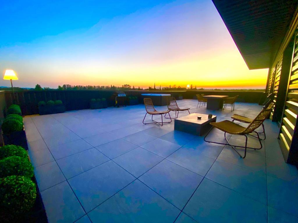 Saint Remy De Provence Roof Top Avec Jacuzzi Exterior photo